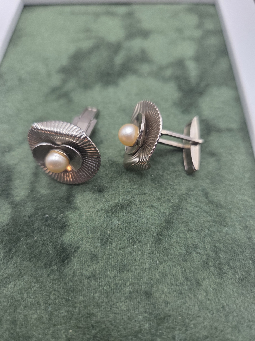 1422. Vintage Silver Tone Cufflinks with Pearl Accent